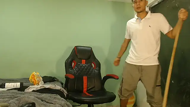 Snapshot of danielitopapuu chatting on February 17, 2026, 3:04 am danielitopapuu online show from February 17, 2026, 3:04 am