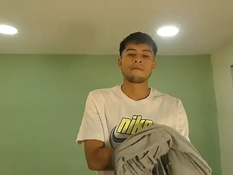 Snapshot of danielitopapuu chatting on December 18, 2025, 4:33 pm danielitopapuu online show from December 18, 2025, 4:33 pm