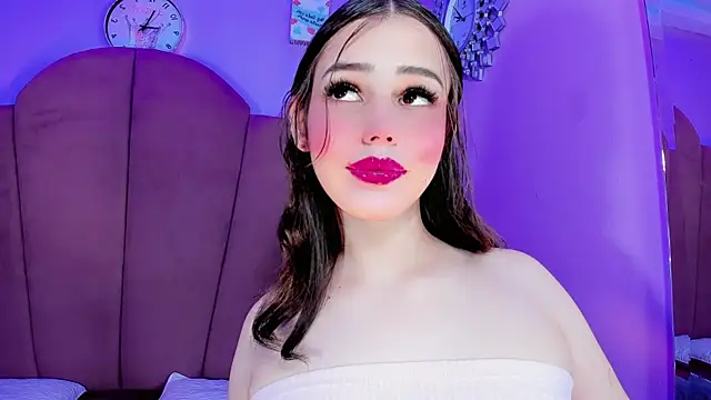 ValeriaAguilar online show from September 21, 2025, 8:47 pm