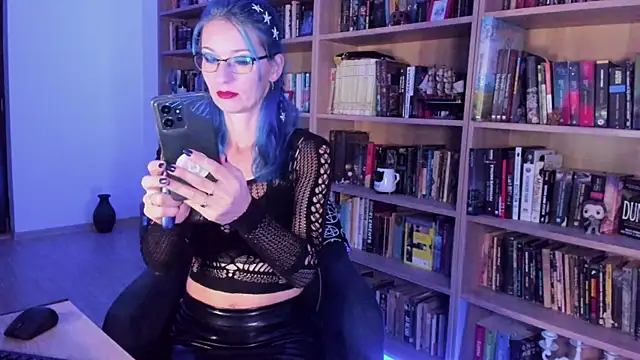 Queen of Hearts1 online show from October 9, 2025, 7:47 pm