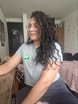 Thaliacooper  online show from April 14, 2026, 6:24 pm