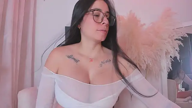 msschloee  online show from June 17, 2026, 6:51 pm