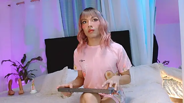 Megan Do Santos online show from September 13, 2025, 1:55 pm