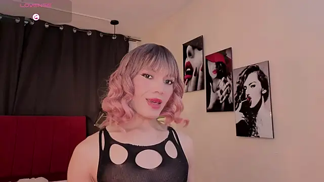 Megan Do Santos online show from October 14, 2025, 8:53 pm