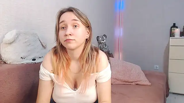 lovely hayley online show from December 1, 2025, 10:10 pm