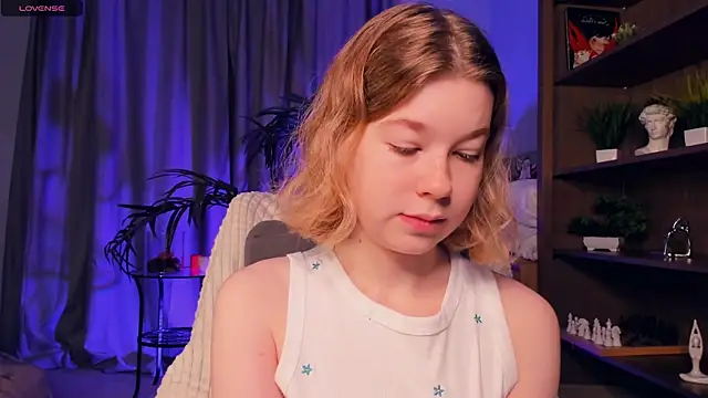 PollyHathor online show from September 27, 2025, 9:54 pm
