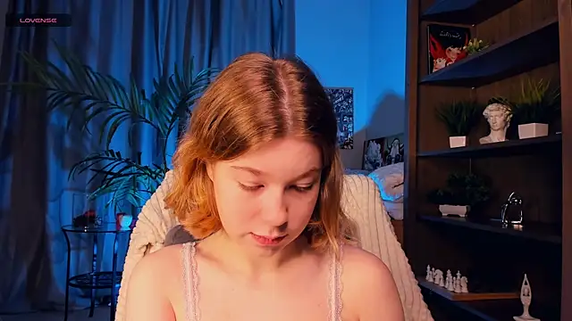 PollyHathor online show from September 21, 2025, 9:42 pm