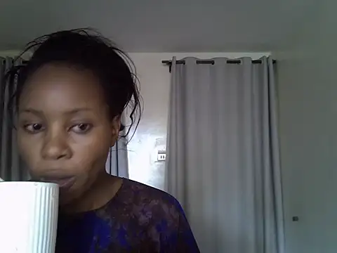 Snapshot of Queen_loveer chatting on March 27, 2026, 11:44 am Queen loveer online show from March 27, 2026, 11:44 am
