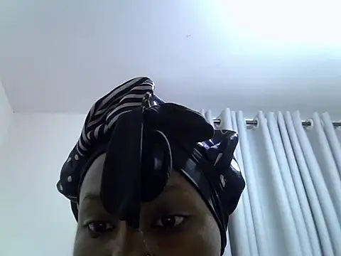 Snapshot of Queen_loveer chatting on March 24, 2026, 3:28 am Queen loveer online show from March 24, 2026, 3:28 am