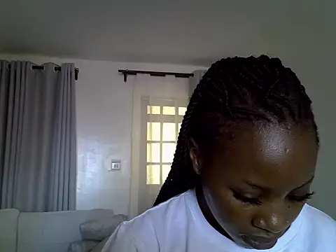 Snapshot of Queen_loveer chatting on March 15, 2026, 1:29 pm Queen loveer online show from March 15, 2026, 1:29 pm