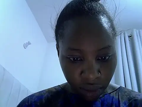 Snapshot of Queen_loveer chatting on March 25, 2026, 10:19 pm Queen loveer online show from March 25, 2026, 10:19 pm