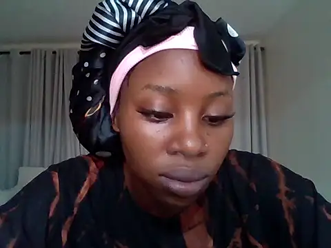 Snapshot of Queen_loveer chatting on May 27, 2026, 10:22 am Queen loveer online show from May 27, 2026, 10:22 am