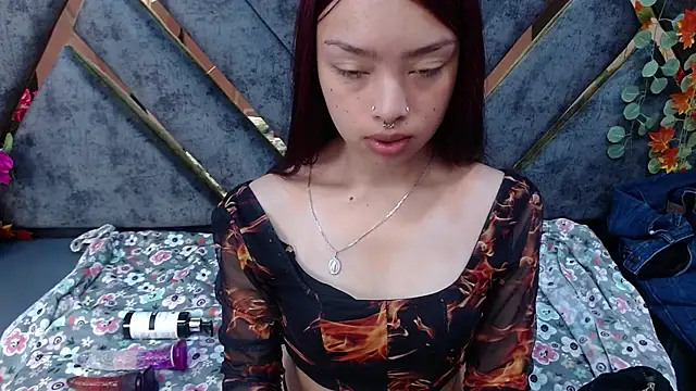 Sofia Mirandaa18 online show from September 16, 2025, 1:45 pm