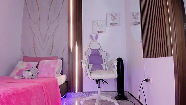 mia six66 online show from October 7, 2025, 11:33 am