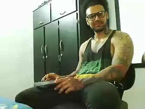LewisStrong online show from October 1, 2025, 5:39 pm