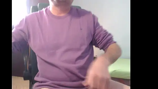 Snapshot of tuttiluss44 chatting on March 13, 2025, 8:37 am tuttiluss44 online show from March 13, 2025, 8:37 am