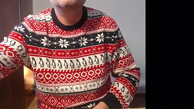 Snapshot of tuttiluss44 chatting on December 20, 2024, 11:32 am tuttiluss44 online show from December 20, 2024, 11:32 am