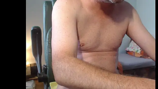 tuttiluss44 online show from May 16, 2026, 6:23 am