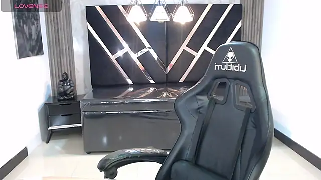 Snapshot of lizzyluk_ch chatting on November 18, 2025, 10:45 pm lizzyluk ch online show from November 18, 2025, 10:45 pm