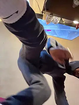 rayyymack online show from October 3, 2025, 1:12 pm