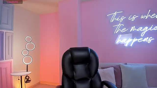 ValeriaRiveraX online show from February 9, 2026, 5:27 am