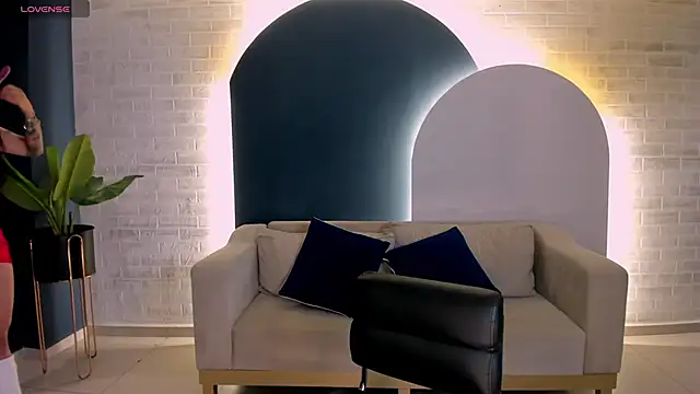 MariaHerrera  online show from November 28, 2025, 9:26 pm