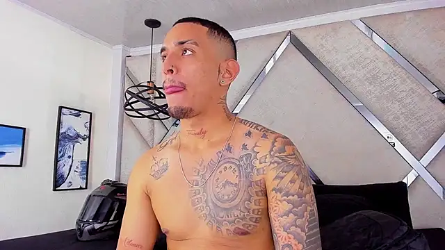 Snapshot of Damian09_ chatting on November 7, 2025, 2:43 pm Damian09 online show from November 7, 2025, 2:43 pm