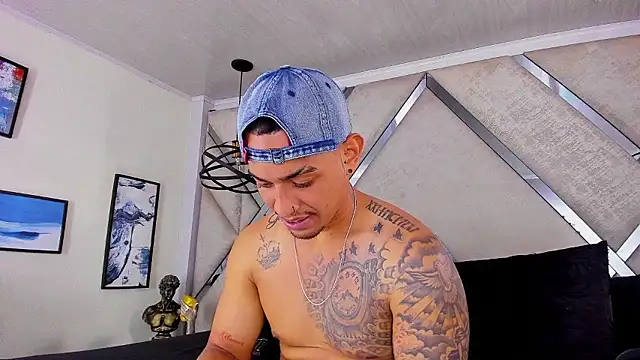 Snapshot of Damian09_ chatting on January 14, 2026, 9:29 pm Damian09 online show from January 14, 2026, 9:29 pm