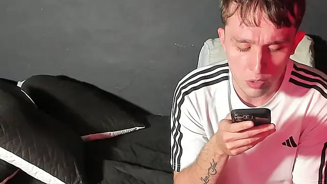 Dylanwhite23  online show from October 16, 2025, 6:05 pm