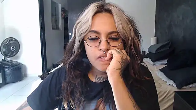 lolafairytail online show from November 21, 2025, 5:23 pm