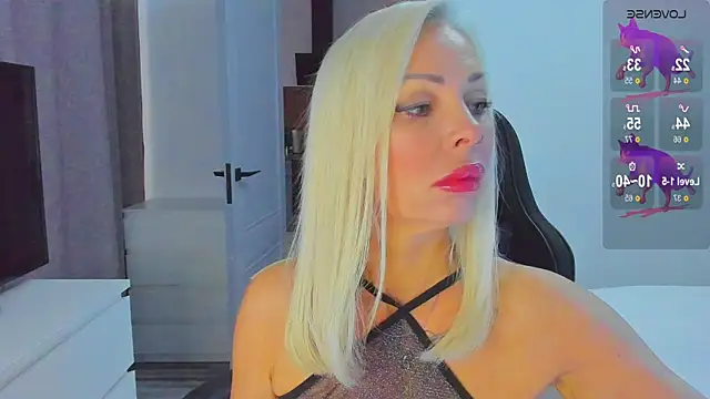 Snapshot of Miya_Kisss chatting on November 3, 2025, 7:02 am Miya Kisss online show from November 3, 2025, 7:02 am