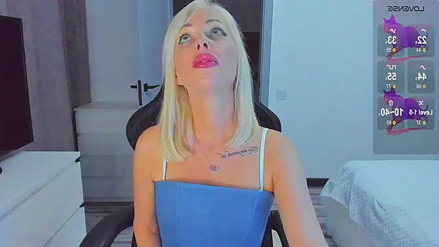 Snapshot of Miya_Kisss chatting on November 5, 2025, 1:58 pm Miya Kisss online show from November 5, 2025, 1:58 pm