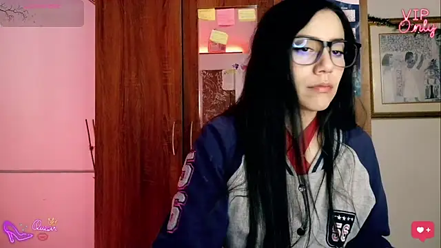 Snapshot of LauGrayJ chatting on February 15, 2026, 8:35 am LauGrayJ online show from February 15, 2026, 8:35 am