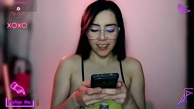 Snapshot of LauGrayJ chatting on December 2, 2025, 6:48 am LauGrayJ online show from December 2, 2025, 6:48 am