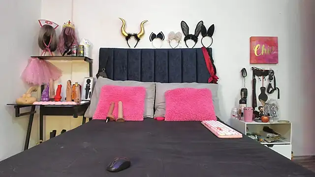 Snapshot of emmily_giraldo chatting on February 17, 2026, 12:24 pm emmily giraldo online show from February 17, 2026, 12:24 pm