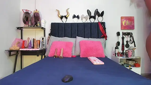 emmily giraldo online show from November 19, 2025, 12:49 pm