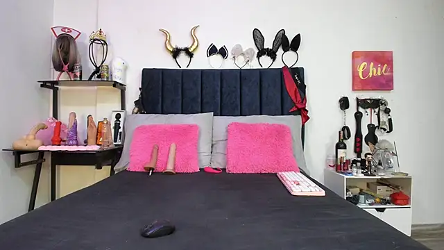 emmily giraldo online show from October 31, 2025, 12:57 pm