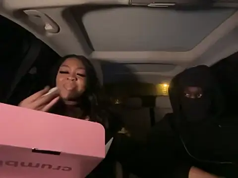 AUNYXXX online show from April 17, 2026, 2:25 am