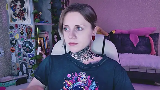 Snapshot of NaniMoore chatting on July 4, 2026, 7:18 pm NaniMoore online show from July 4, 2026, 7:18 pm
