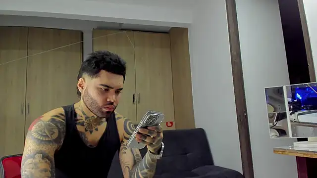 Eroxxx1327 online show from November 1, 2025, 11:53 pm