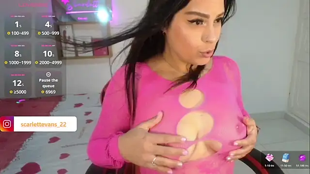 Snapshot of Scarlett_Evanz chatting on June 22, 2026, 11:35 pm Scarlett Evanz online show from June 22, 2026, 11:35 pm