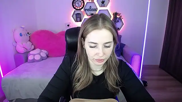 SabrinViolet online show from April 10, 2026, 8:10 am