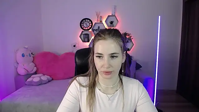 SabrinViolet online show from April 17, 2026, 8:06 am