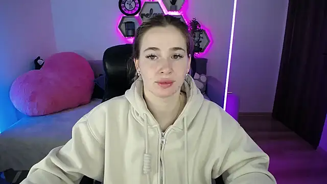 SabrinViolet online show from February 3, 2026, 9:14 am