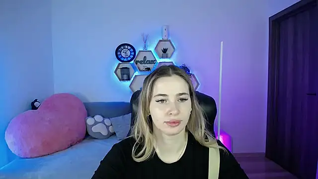 SabrinViolet online show from February 15, 2026, 9:08 am