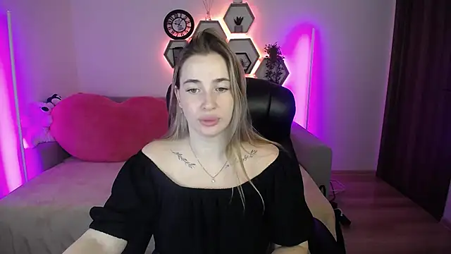Snapshot of SabrinViolet chatting on July 25, 2026, 8:11 am SabrinViolet online show from July 25, 2026, 8:11 am