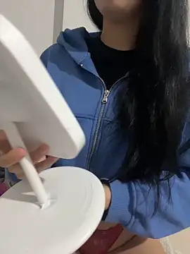 gizemseks online show from November 28, 2025, 7:36 pm