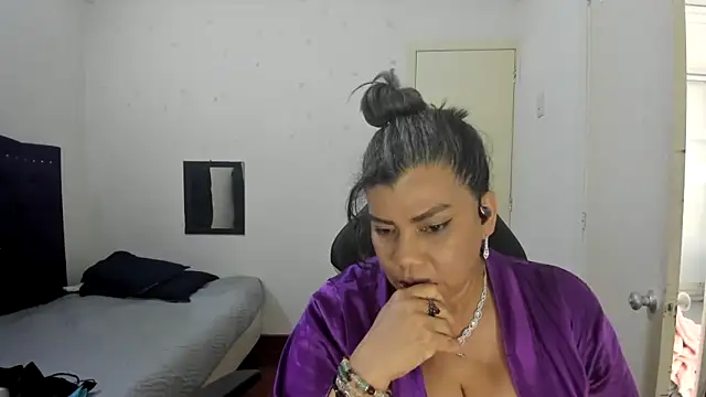 Snapshot of vikyadams chatting on October 14, 2025, 3:12 pm vikyadams online show from October 14, 2025, 3:12 pm