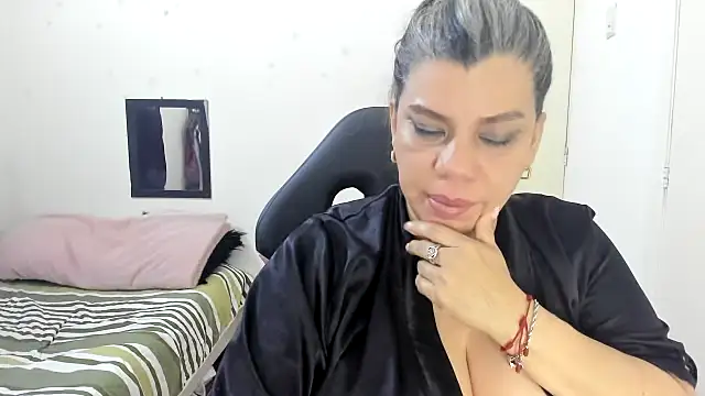 vikyadams online show from December 5, 2025, 6:23 am