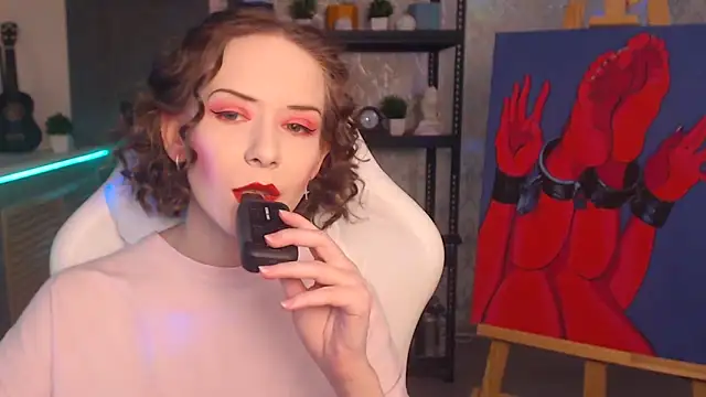 FascinatingEyess online show from October 31, 2025, 6:04 pm